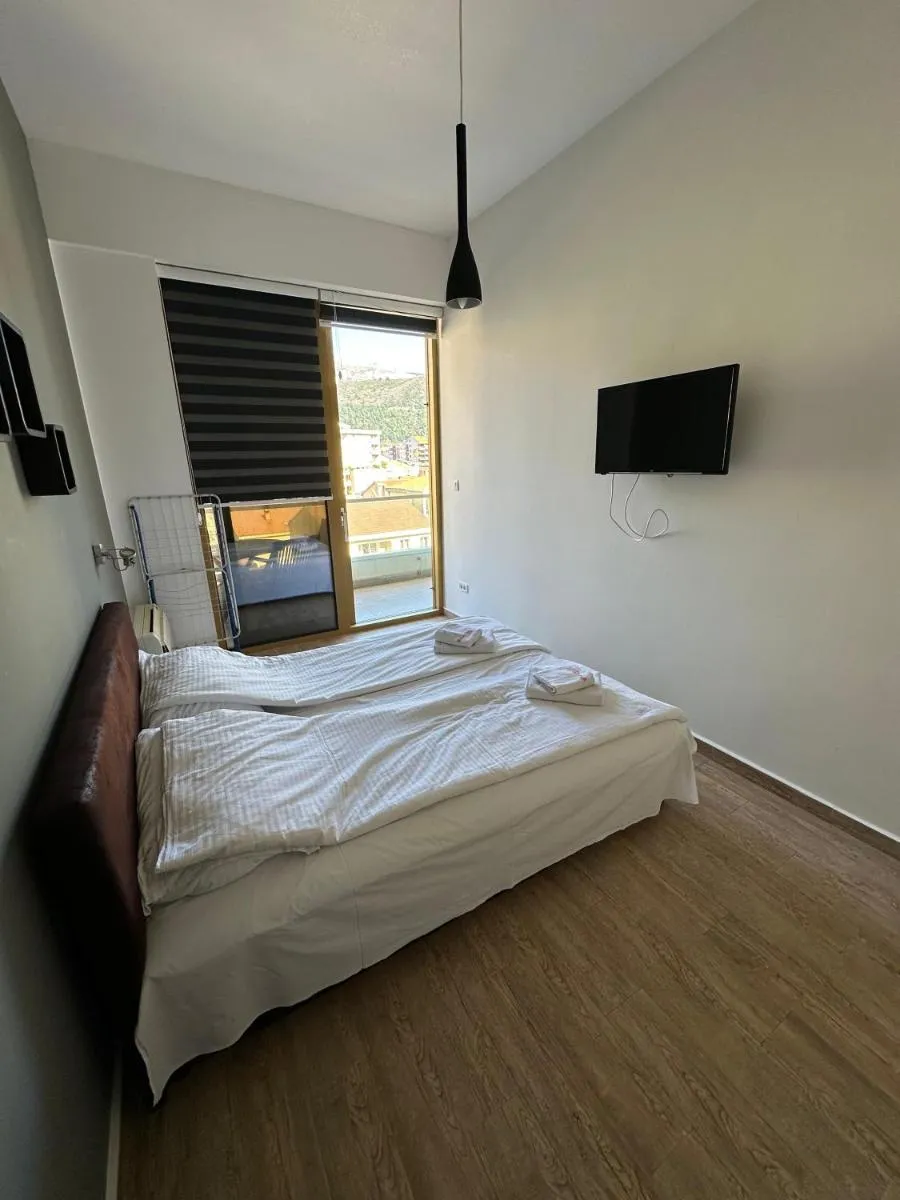 Image 5 of Orange Apartment 4