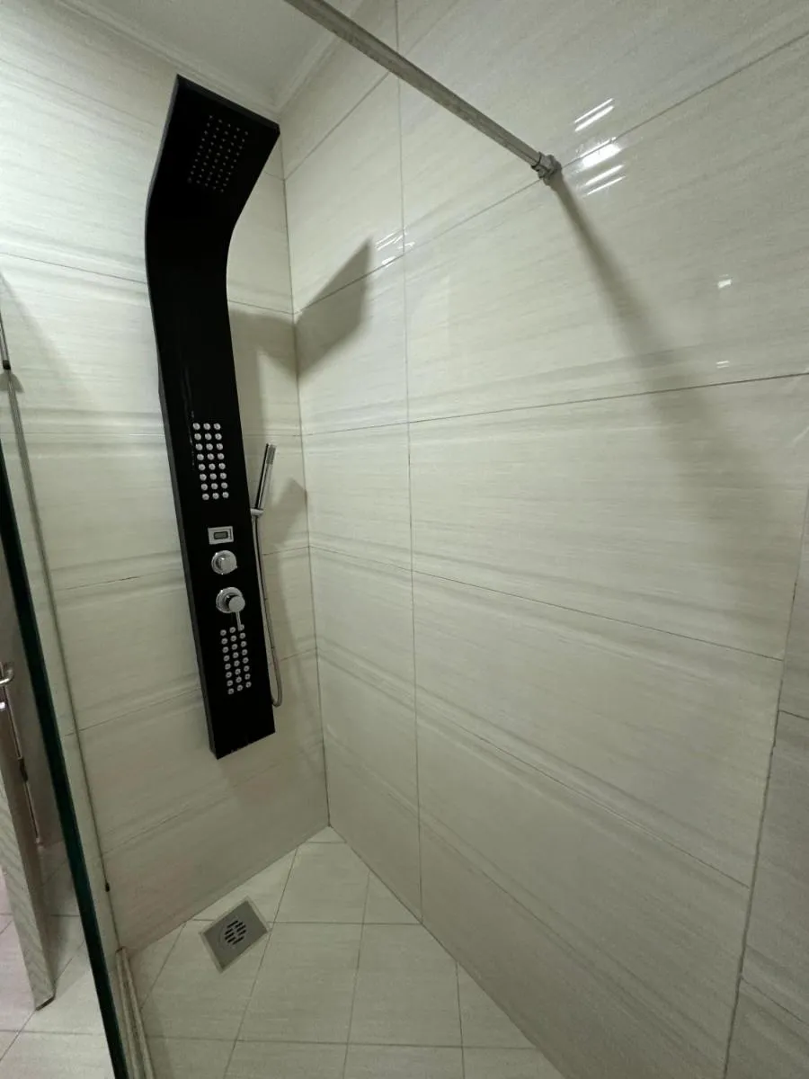 Image 6 of Orange Apartment 4