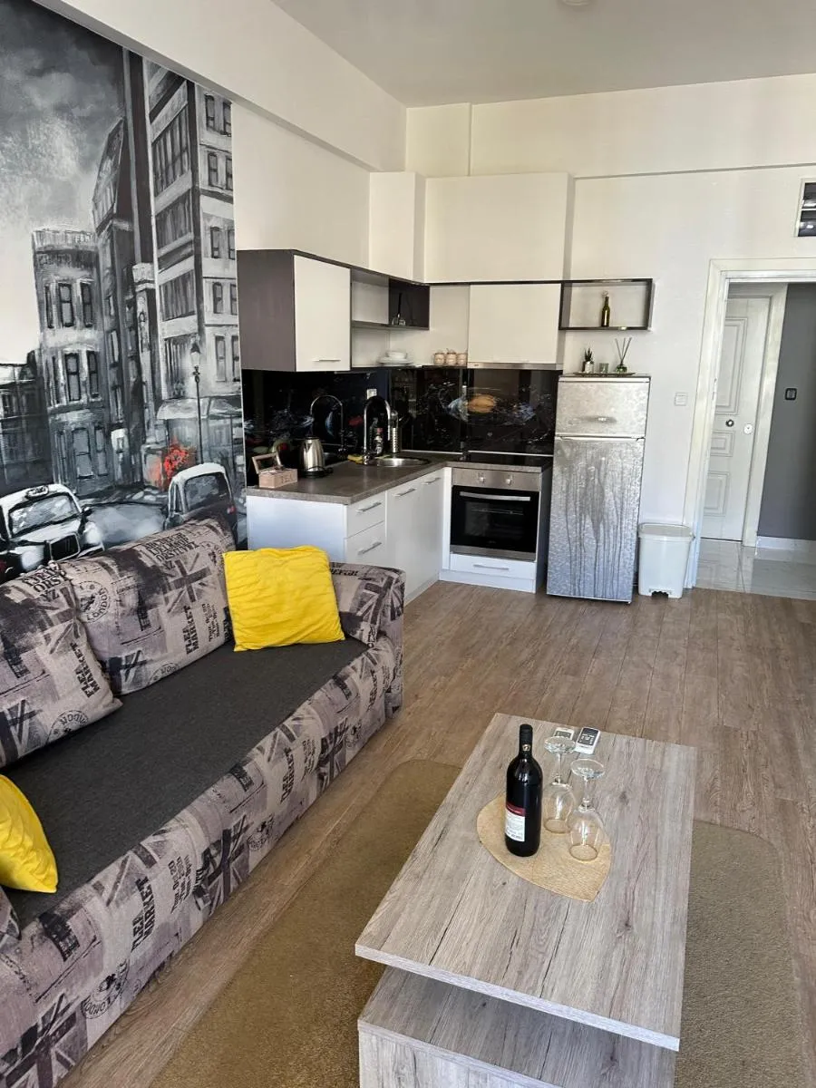 Image 3 of Orange Apartment 4