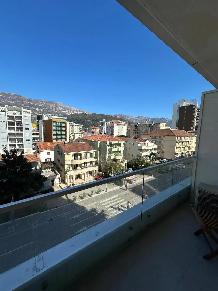 Image 4 of Orange Apartment 4