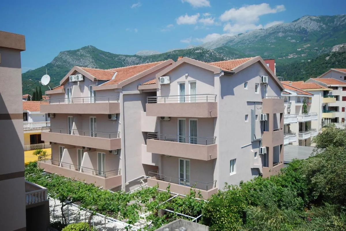 Image 5 of Pansion Anita