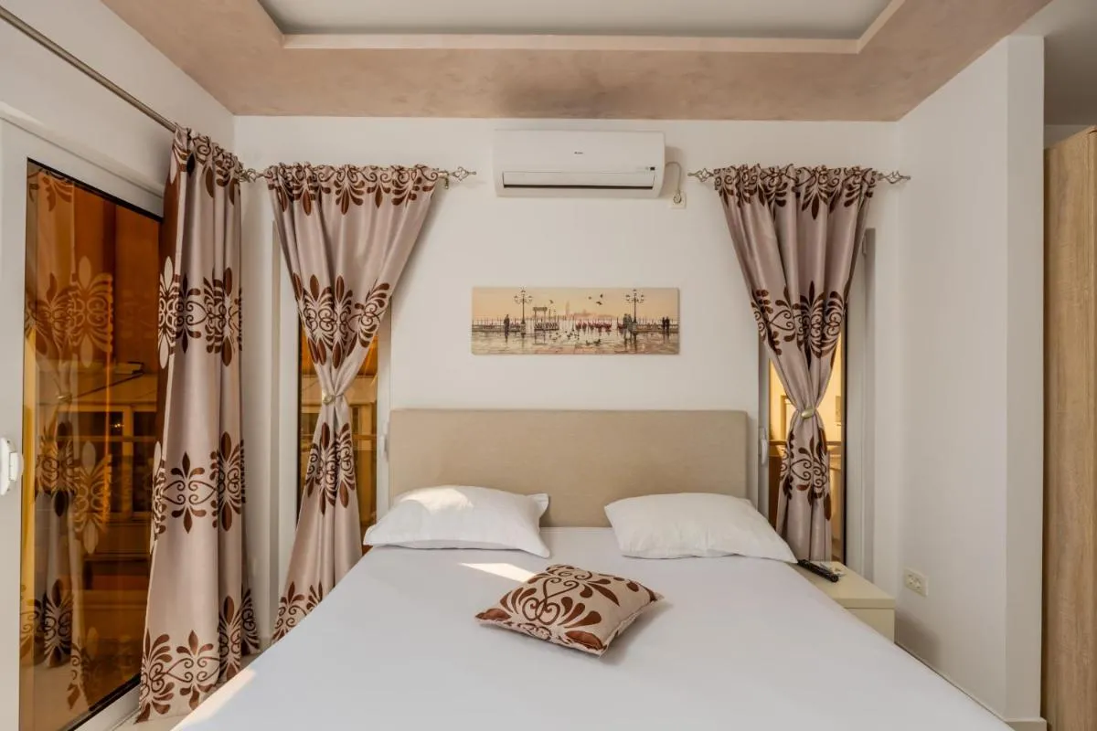 Image 1 of Ponte di Ferro