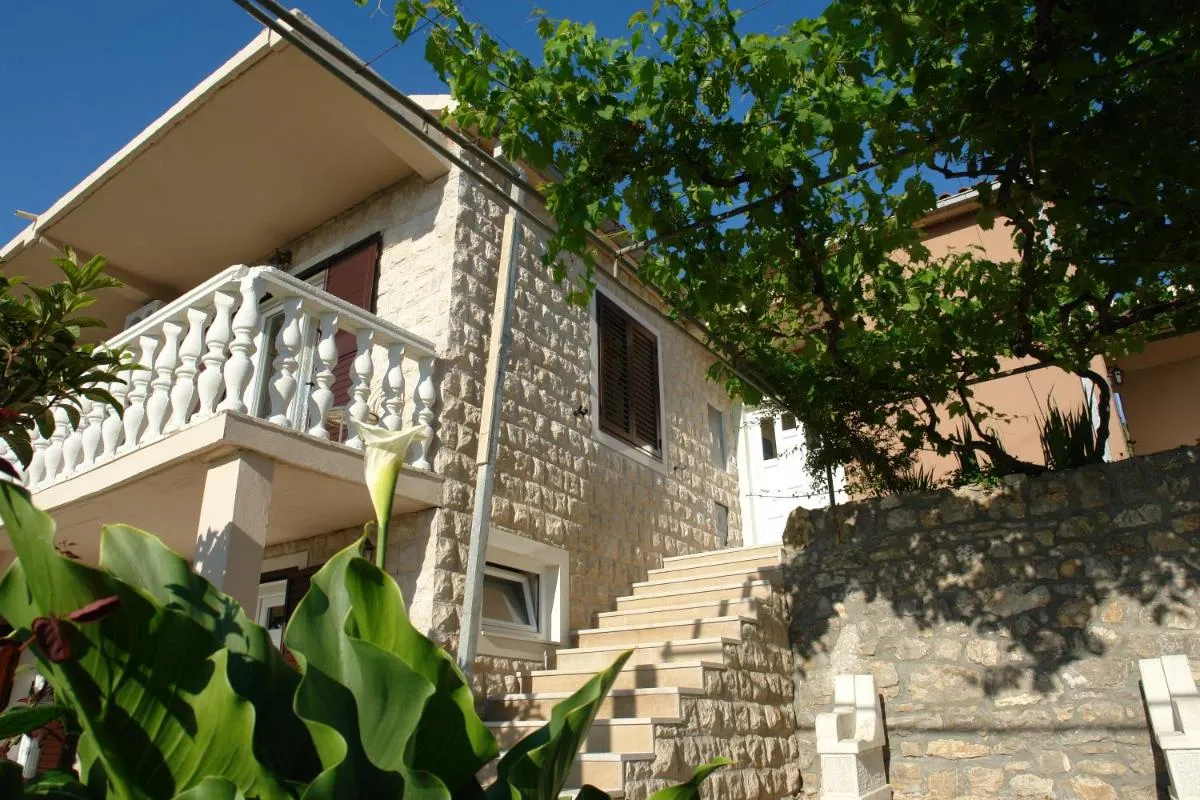 Image 6 of R&B Apartments