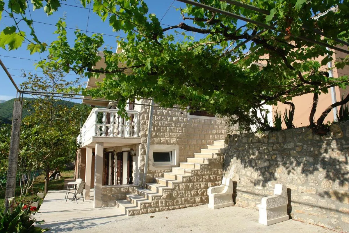 Image 5 of R&B Apartments