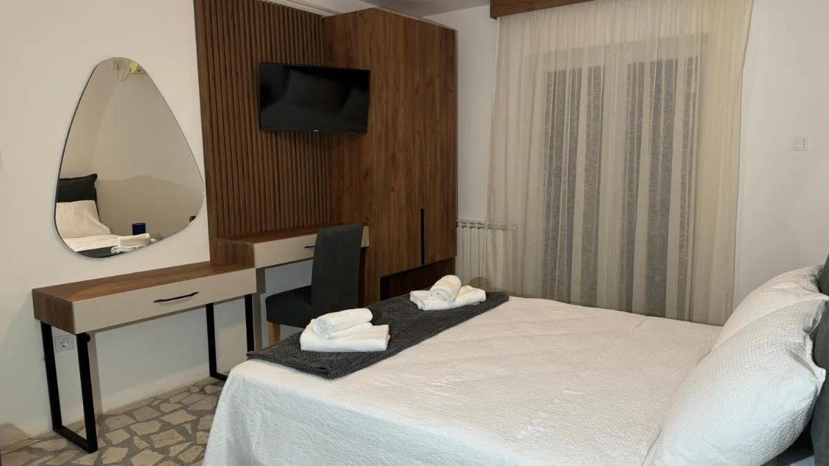 Image 2 of R&B Apartments