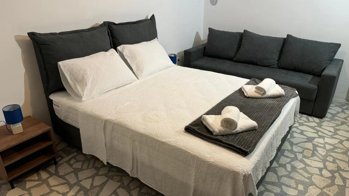 Image 3 of R&B Apartments