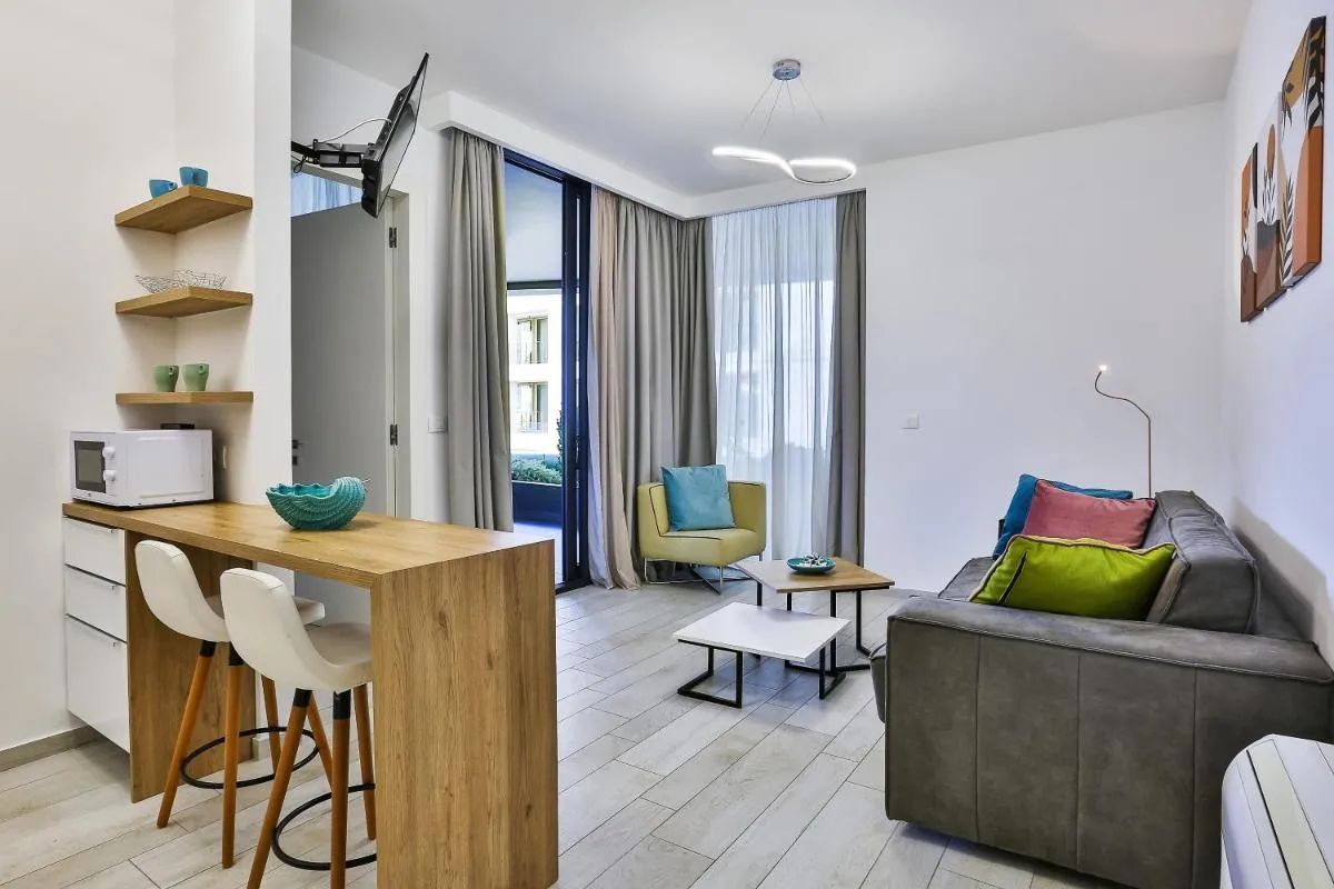 Image 4 of Royal Gardens Paradise