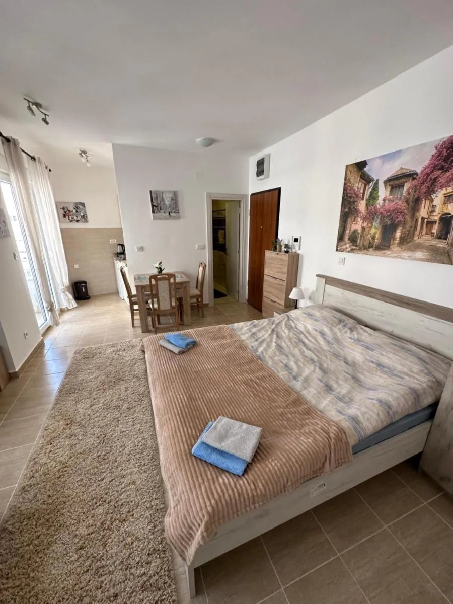 Image 1 of Saly 70 studıo