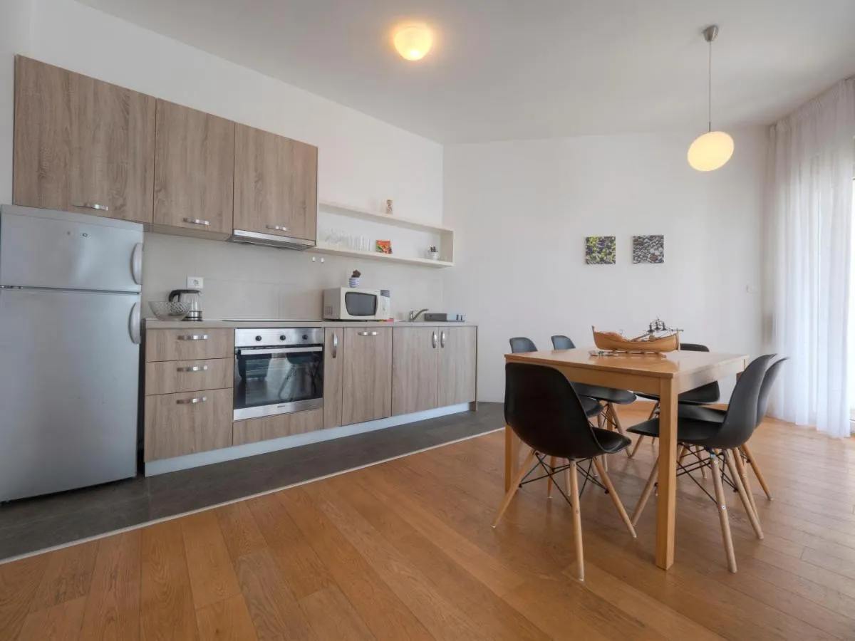 Image 3 of Seaside Rest Apartments