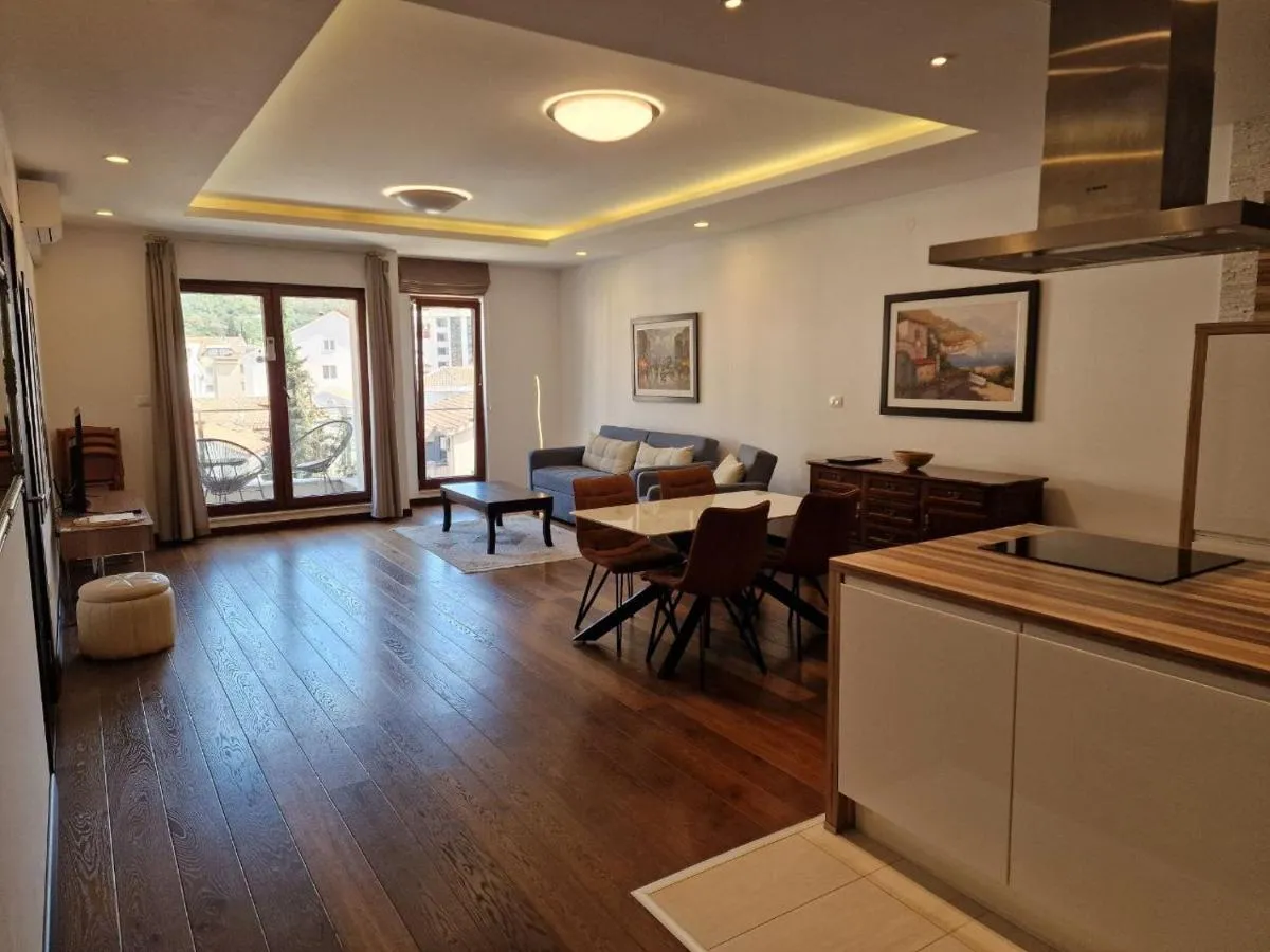 Image 4 of SkyAprt77m Jacuzzi