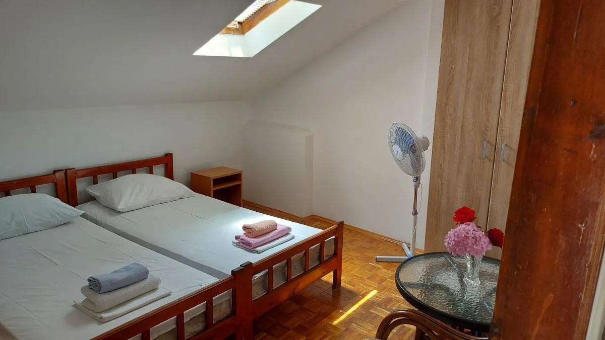 Image 1 of Sobe Jana