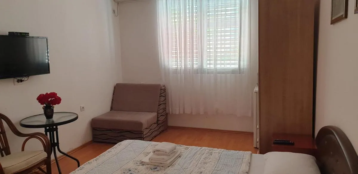 Image 4 of Sobe Jana