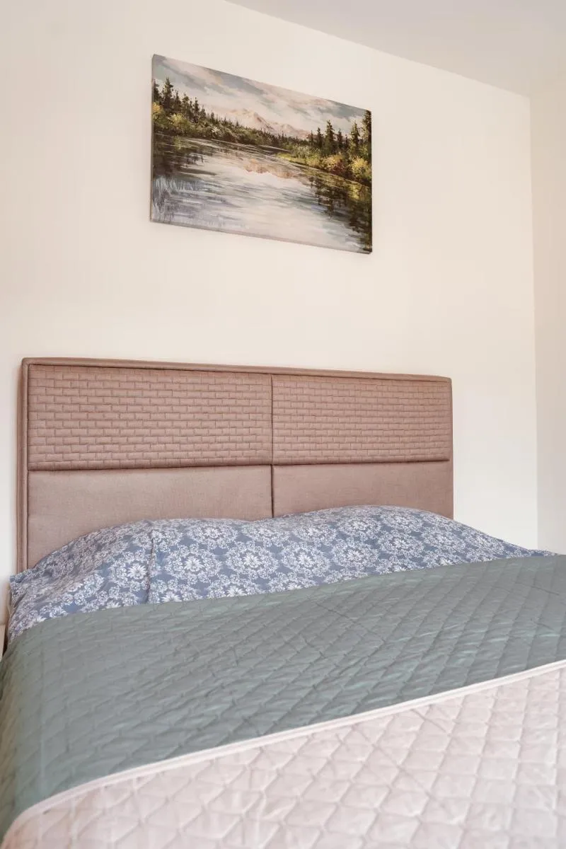 Image 6 of Square Inn