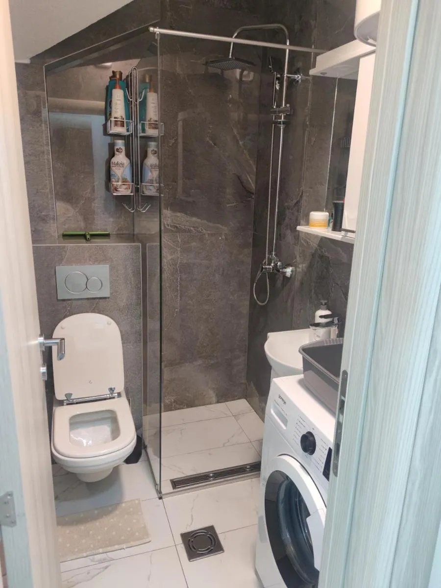 Image 3 of Studio 033