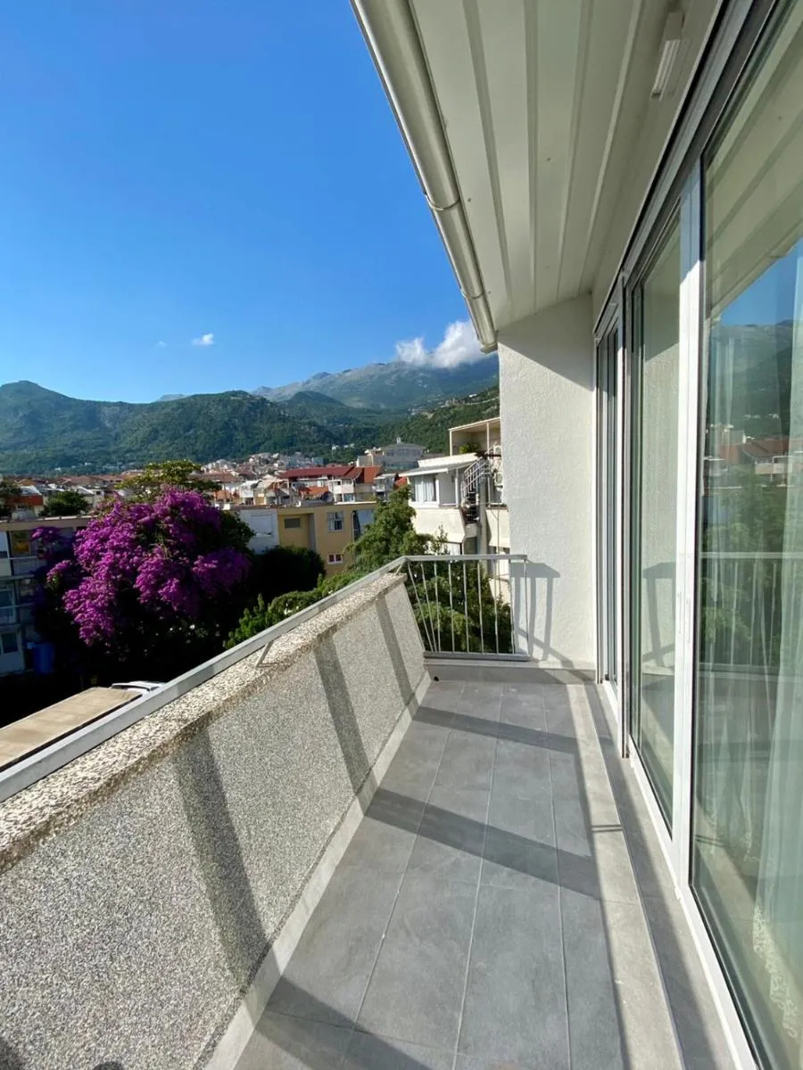 Image 6 of Studio Apartment