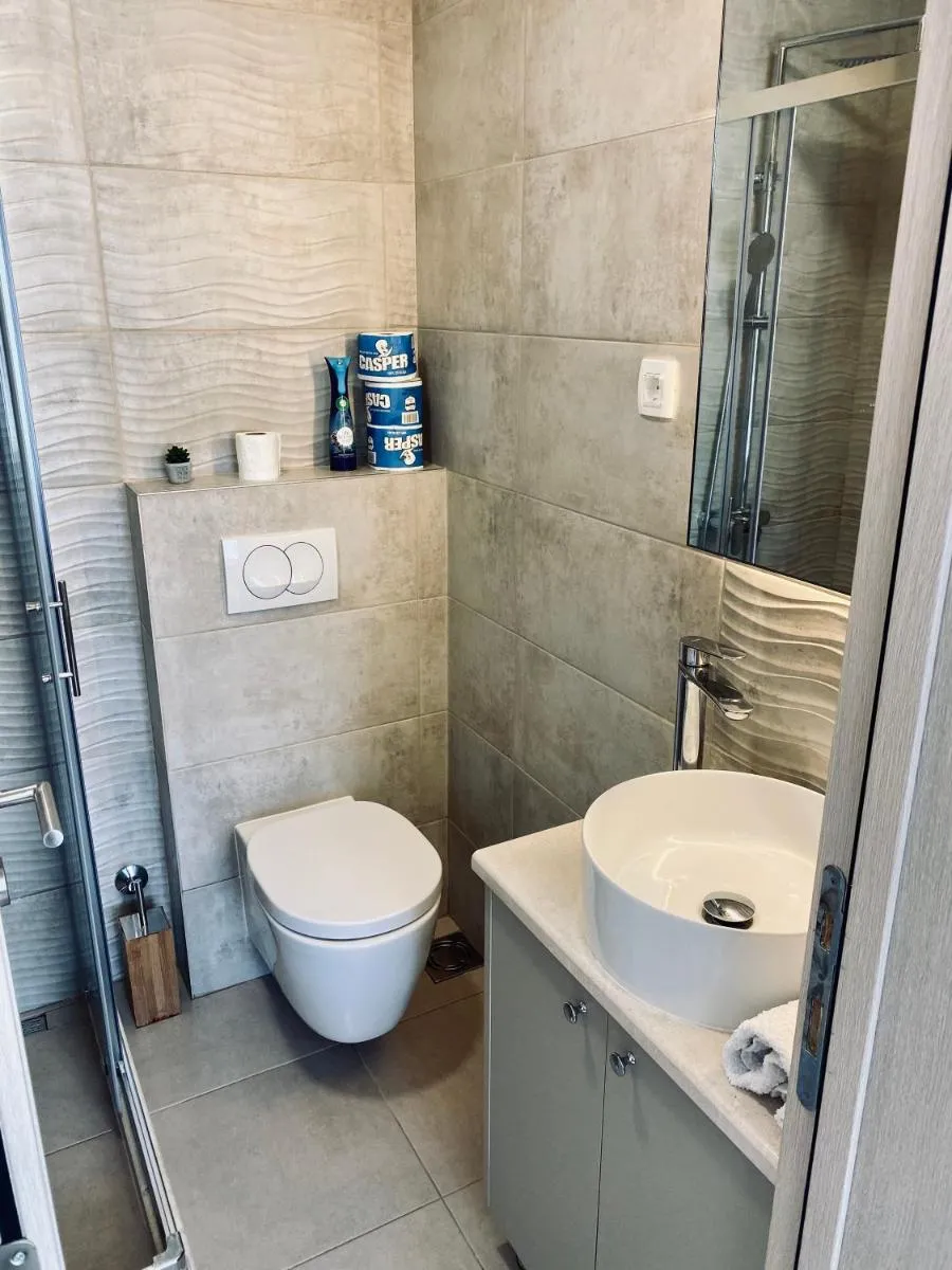 Image 3 of Studio Apartment