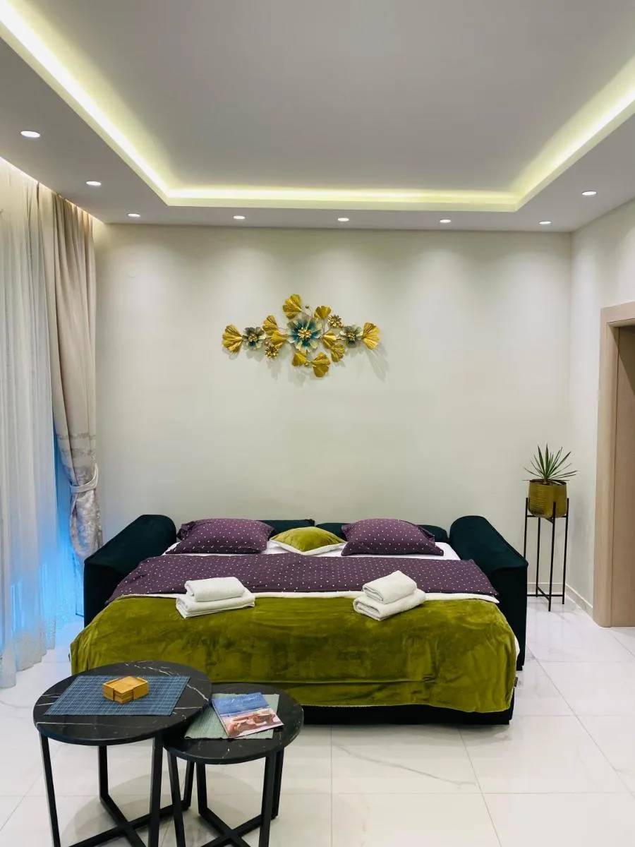 Image 2 of Studio Apartment