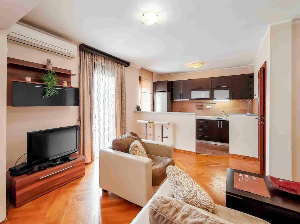 Image of Sunny three-bedroom apartment in Budva