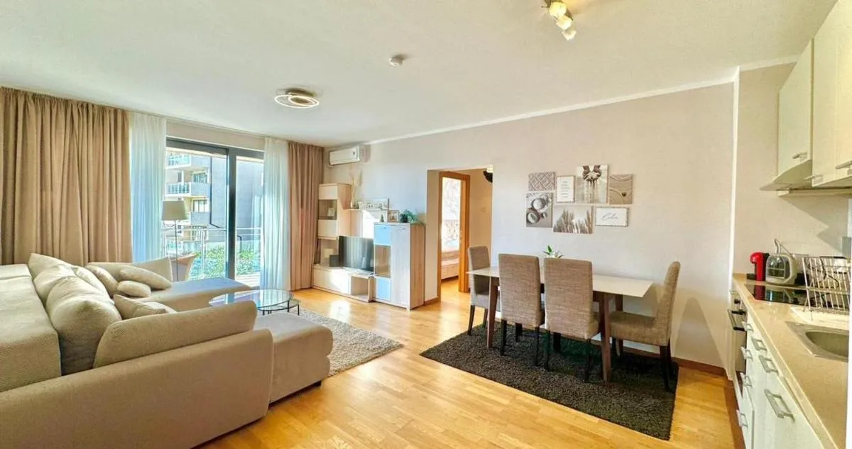 Image 4 of Sunset Poolside Retreat BlueH