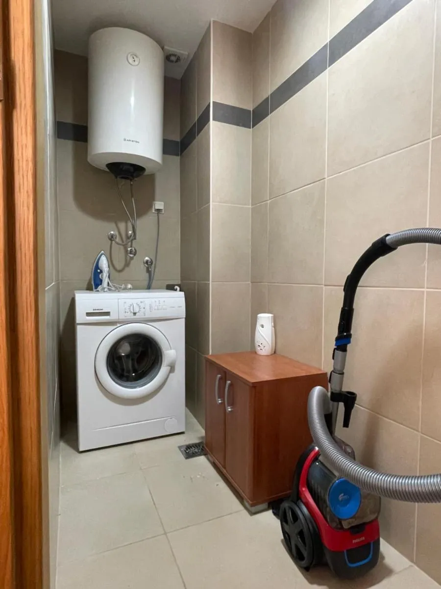 Image 5 of Sunset Poolside Retreat BlueH