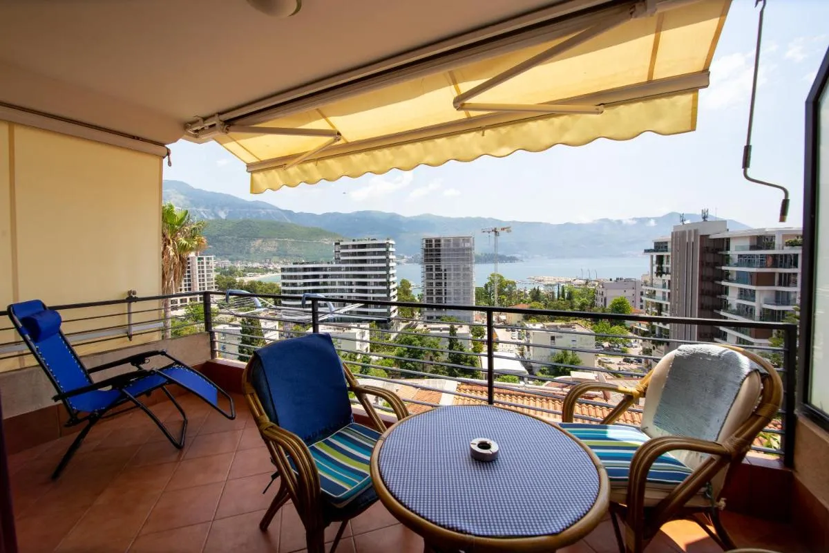 Image 5 of The Blue Apartments