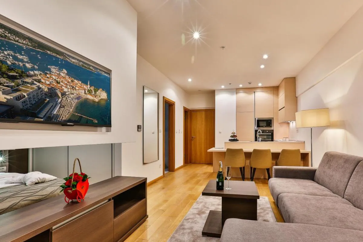 Image 4 of Victoria Apartments