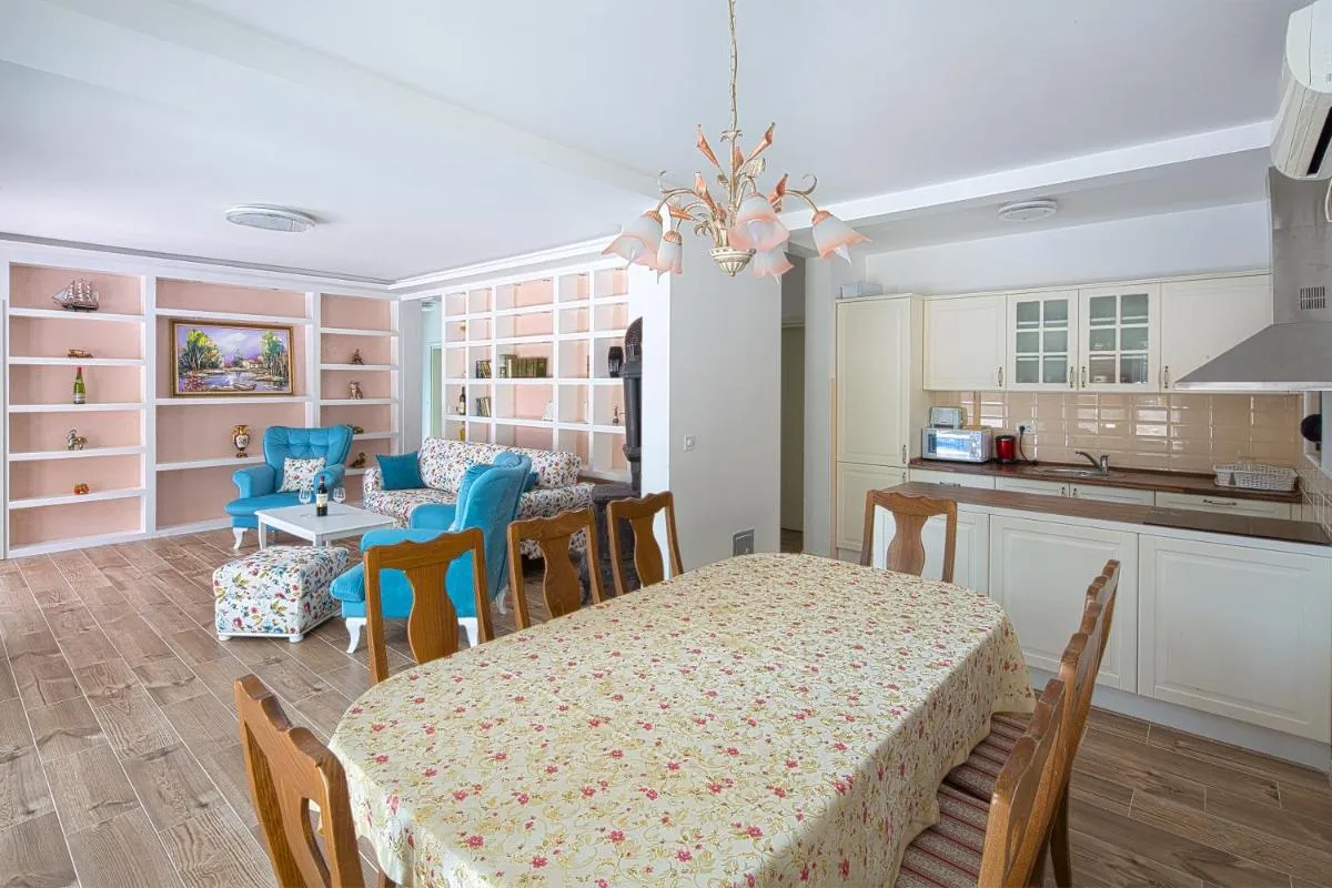 Image 4 of Villa Latina 2