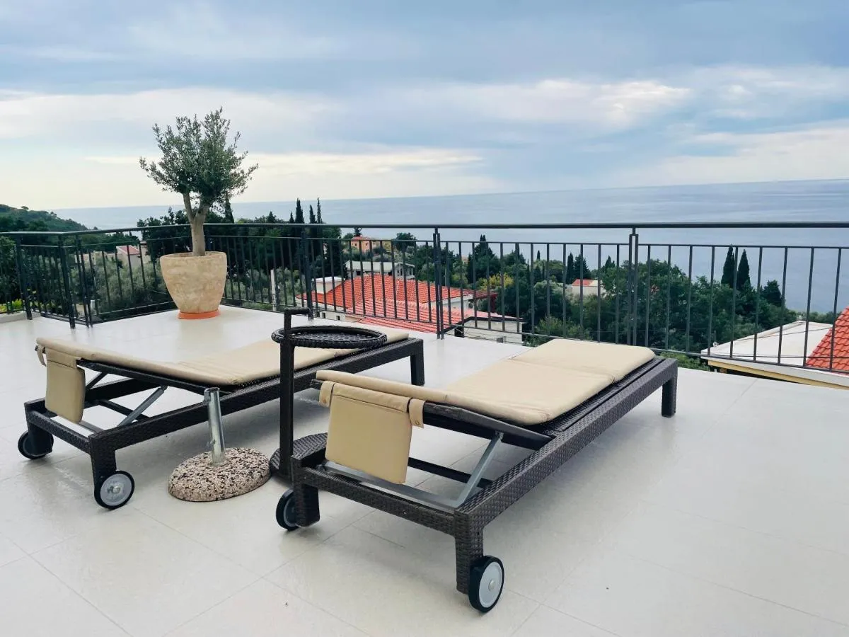 Image 6 of Villa Portico