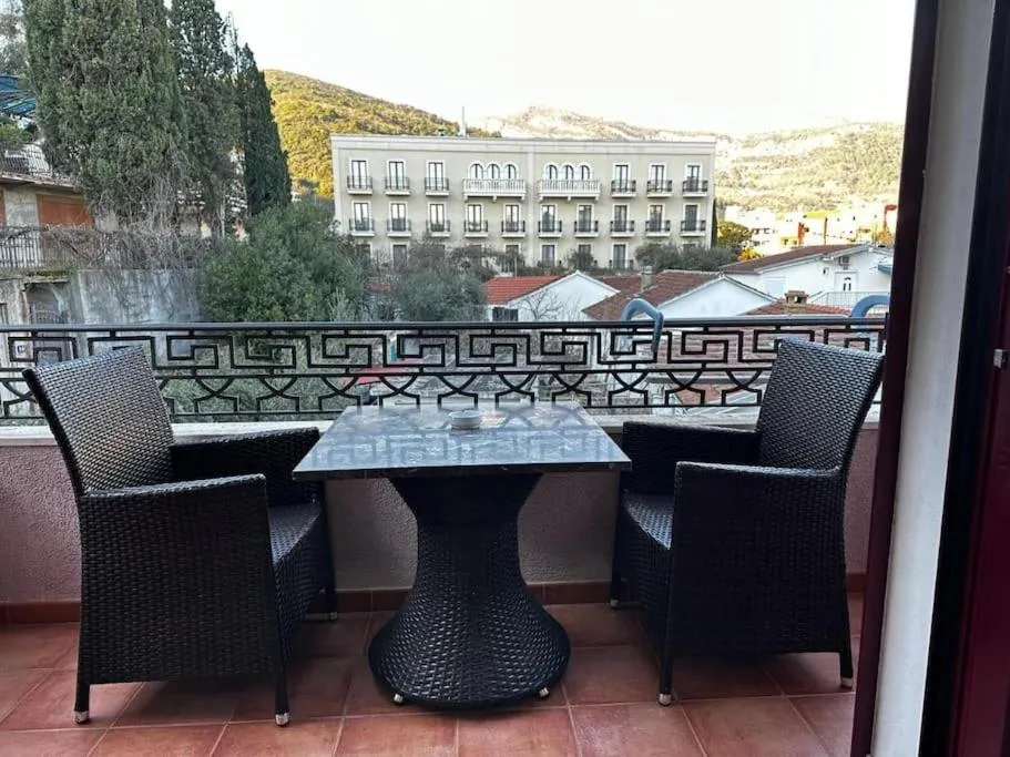 Image 1 of Villa Roselina