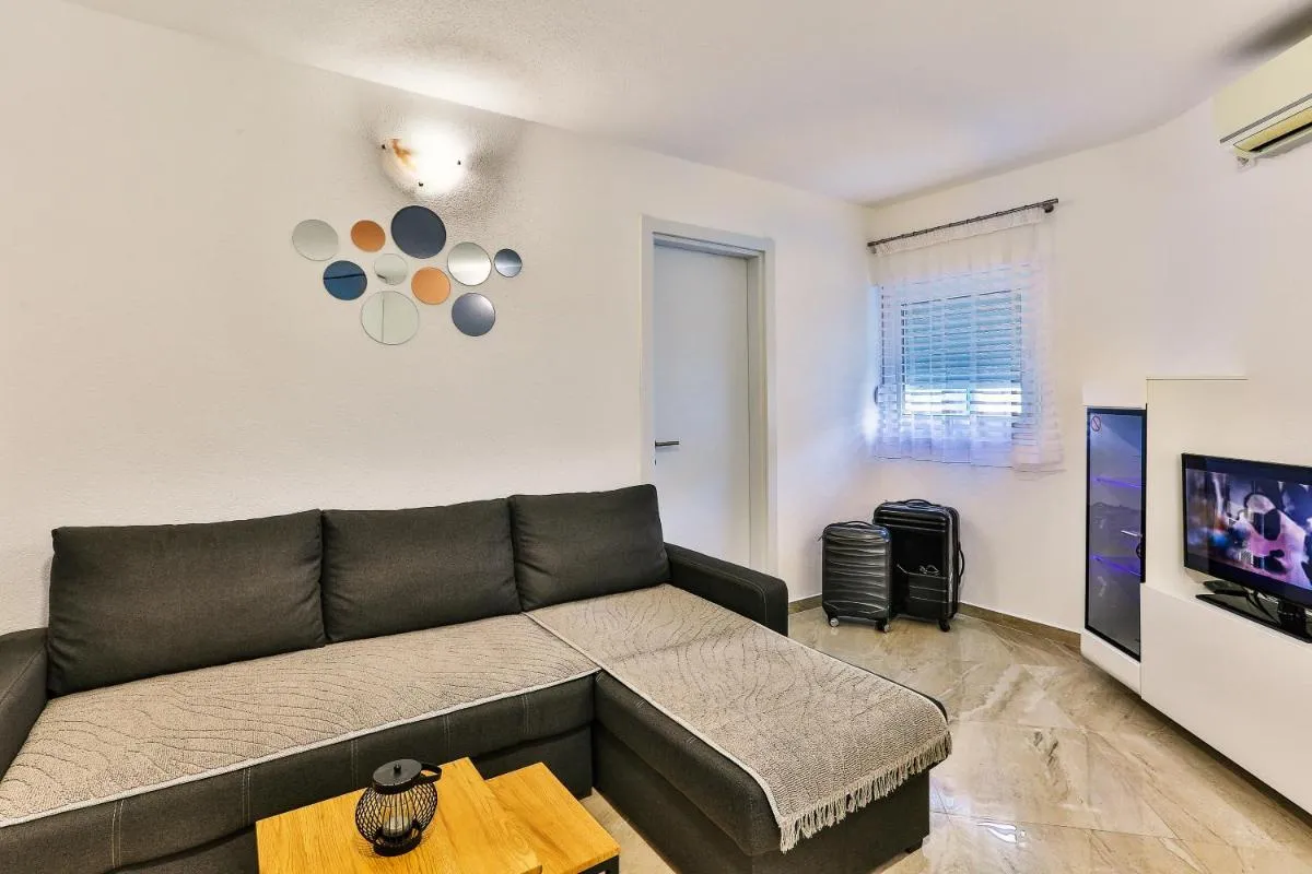 Image 4 of Zara Apartment