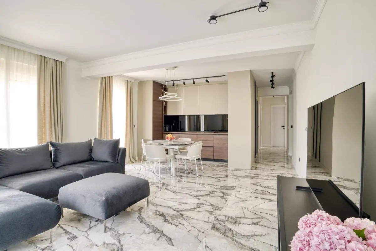 Image 4 of Apt “Royal Oak” 2 Bedroom with Garage Parking