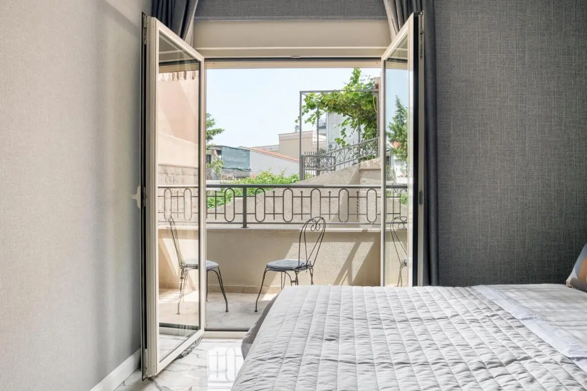 Image 1 of Apt “Royal Oak” 2 Bedroom with Garage Parking