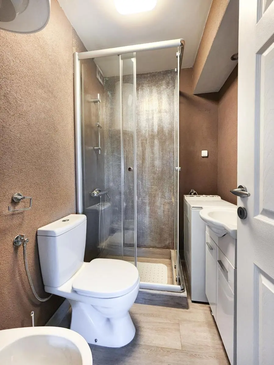 Image 3 of Central comfy apartment