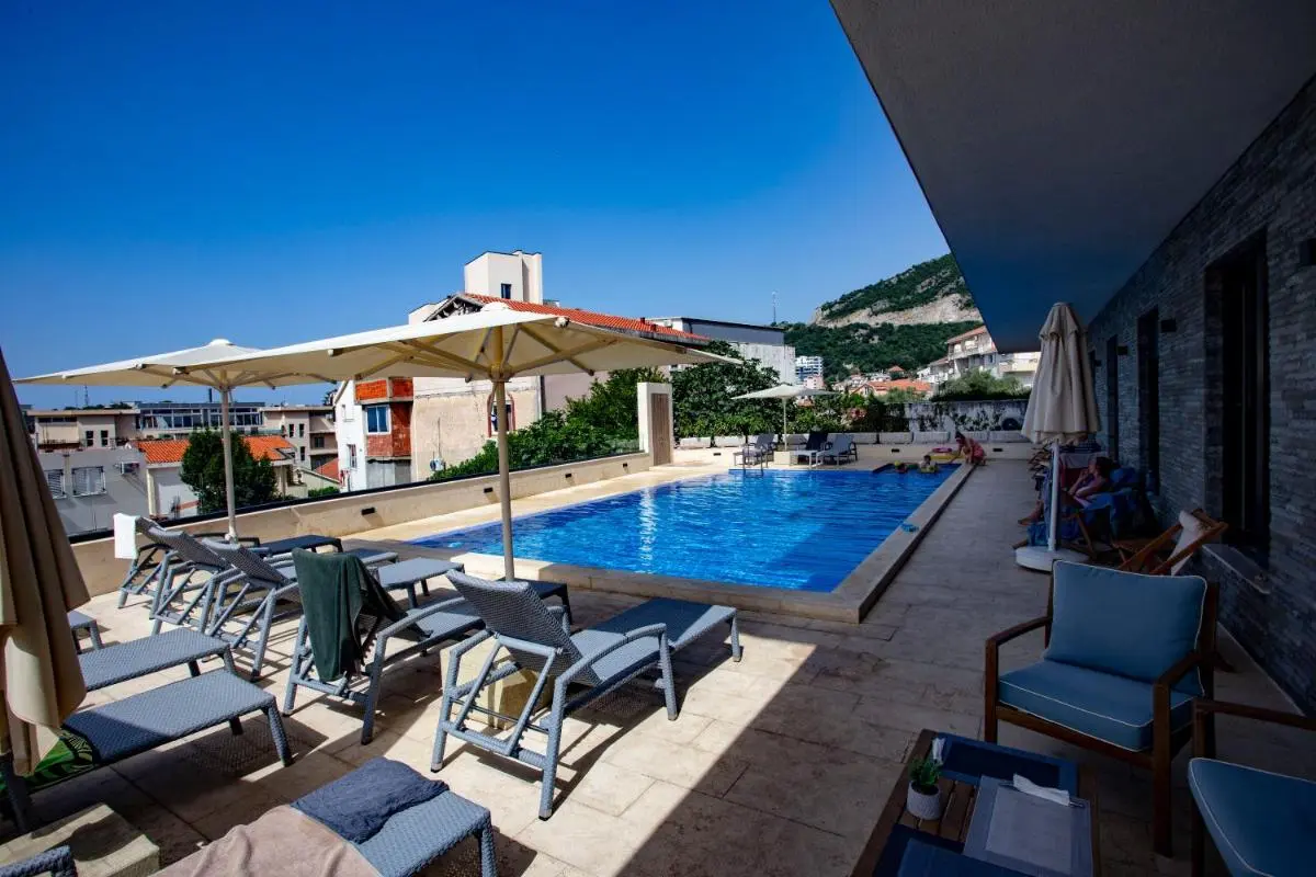 Image 3 of Golden flower apartments