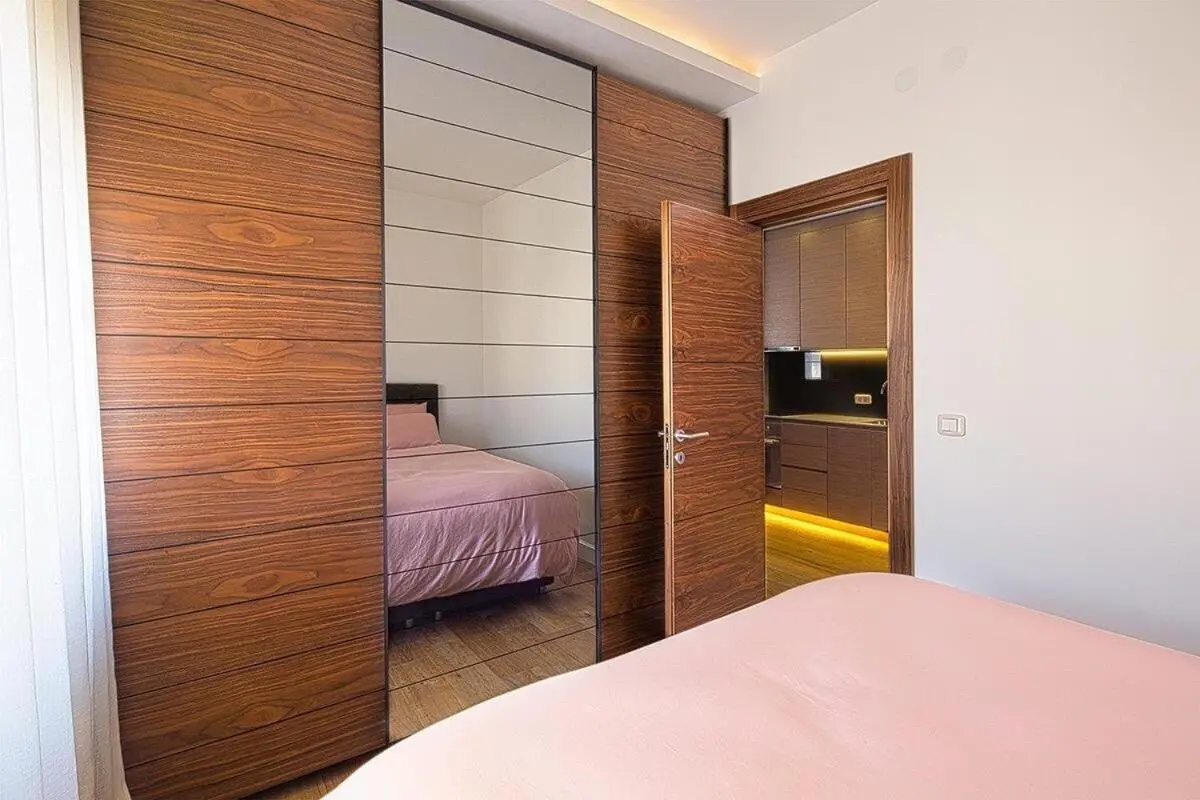 Image 6 of Modern home in the city center