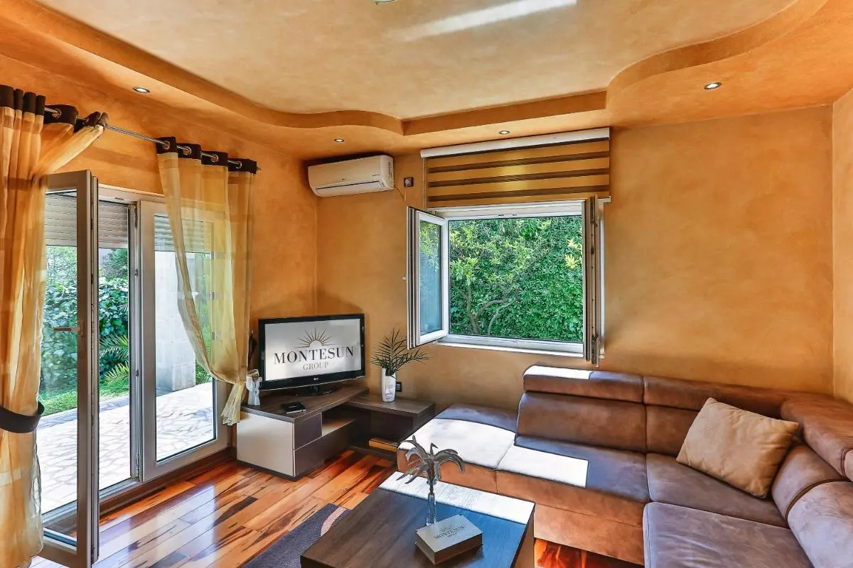 Image 4 of Montesun Holiday Novak Home