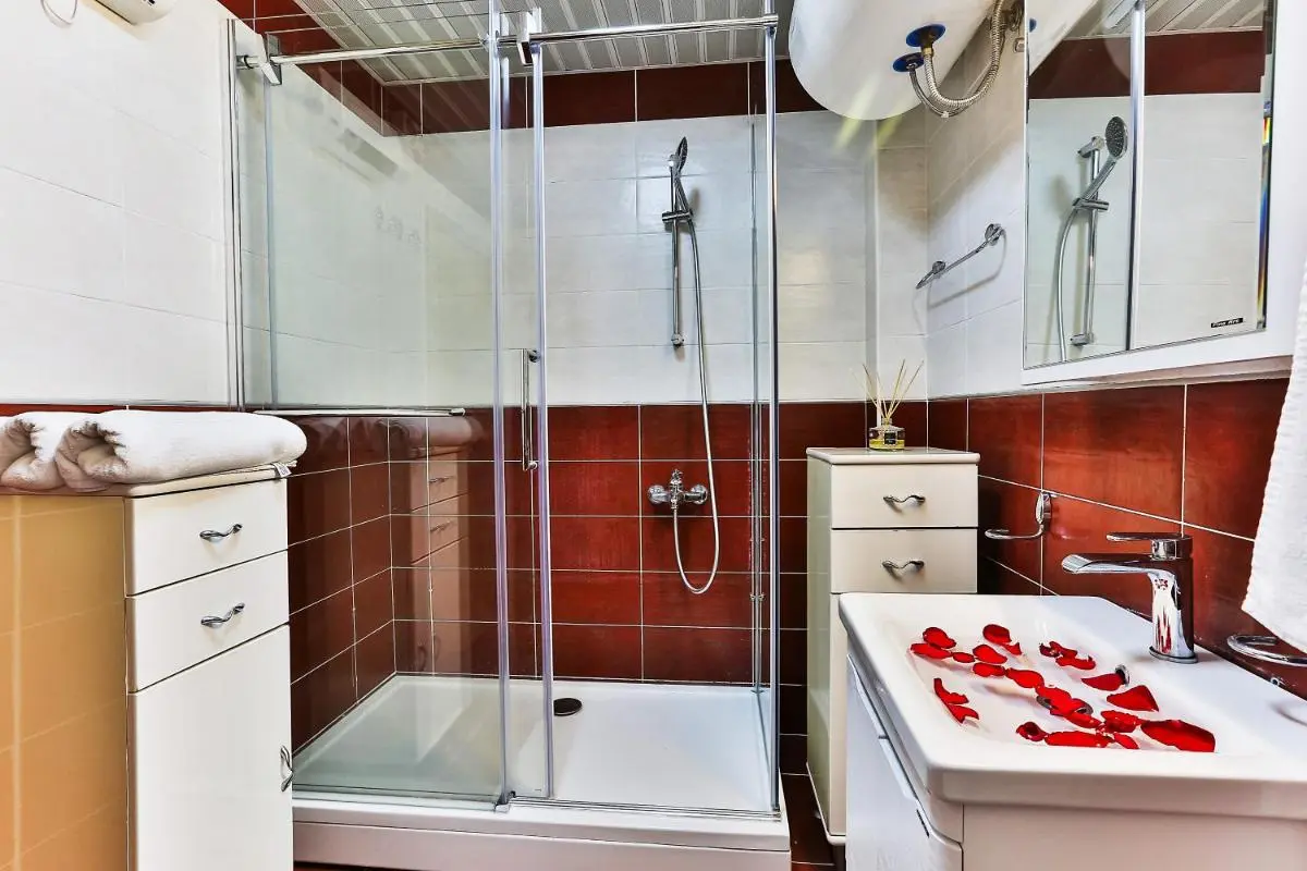 Image 1 of Montesun Holiday Novak Home