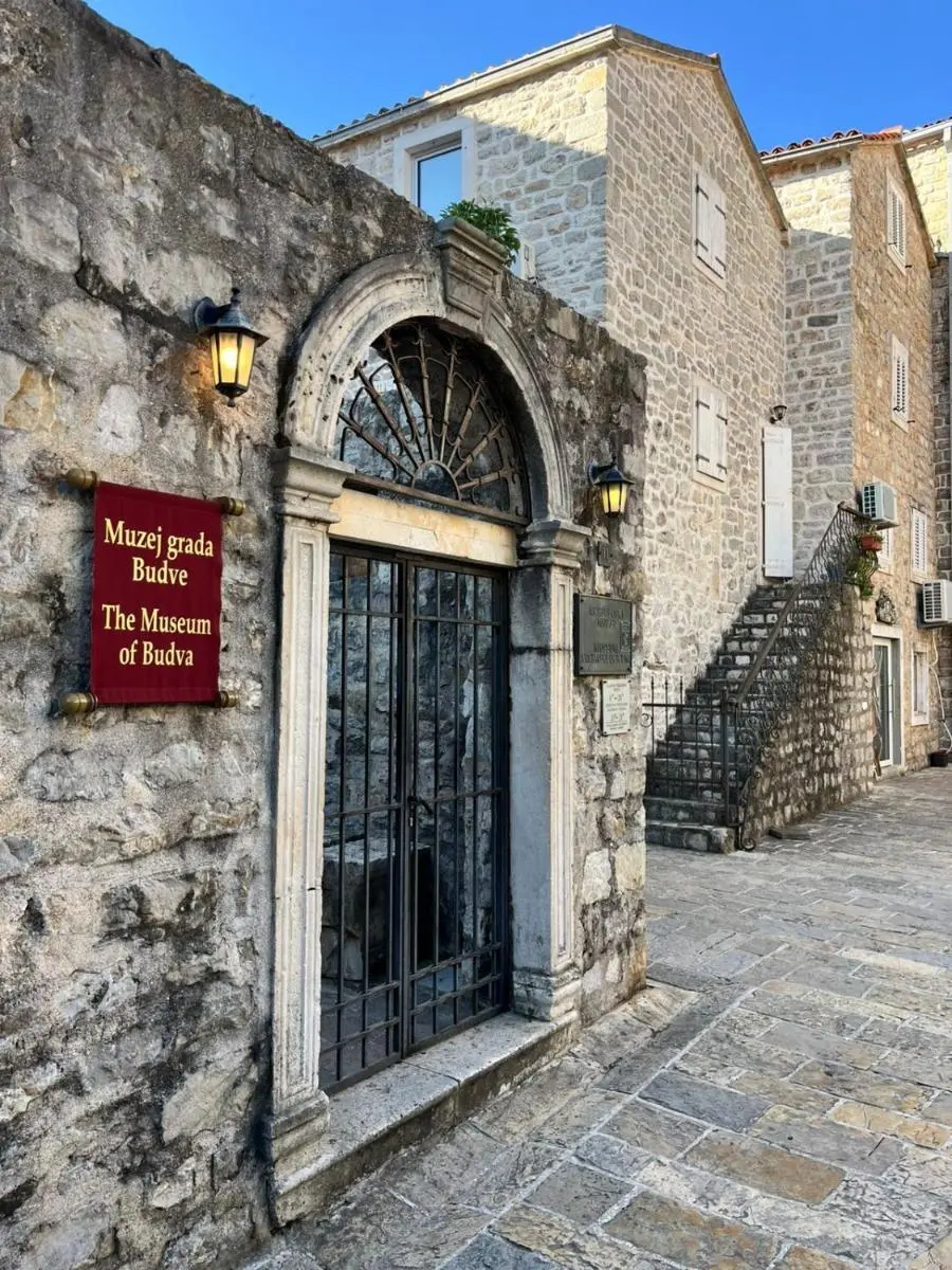 Image 4 of Old Town House Lina