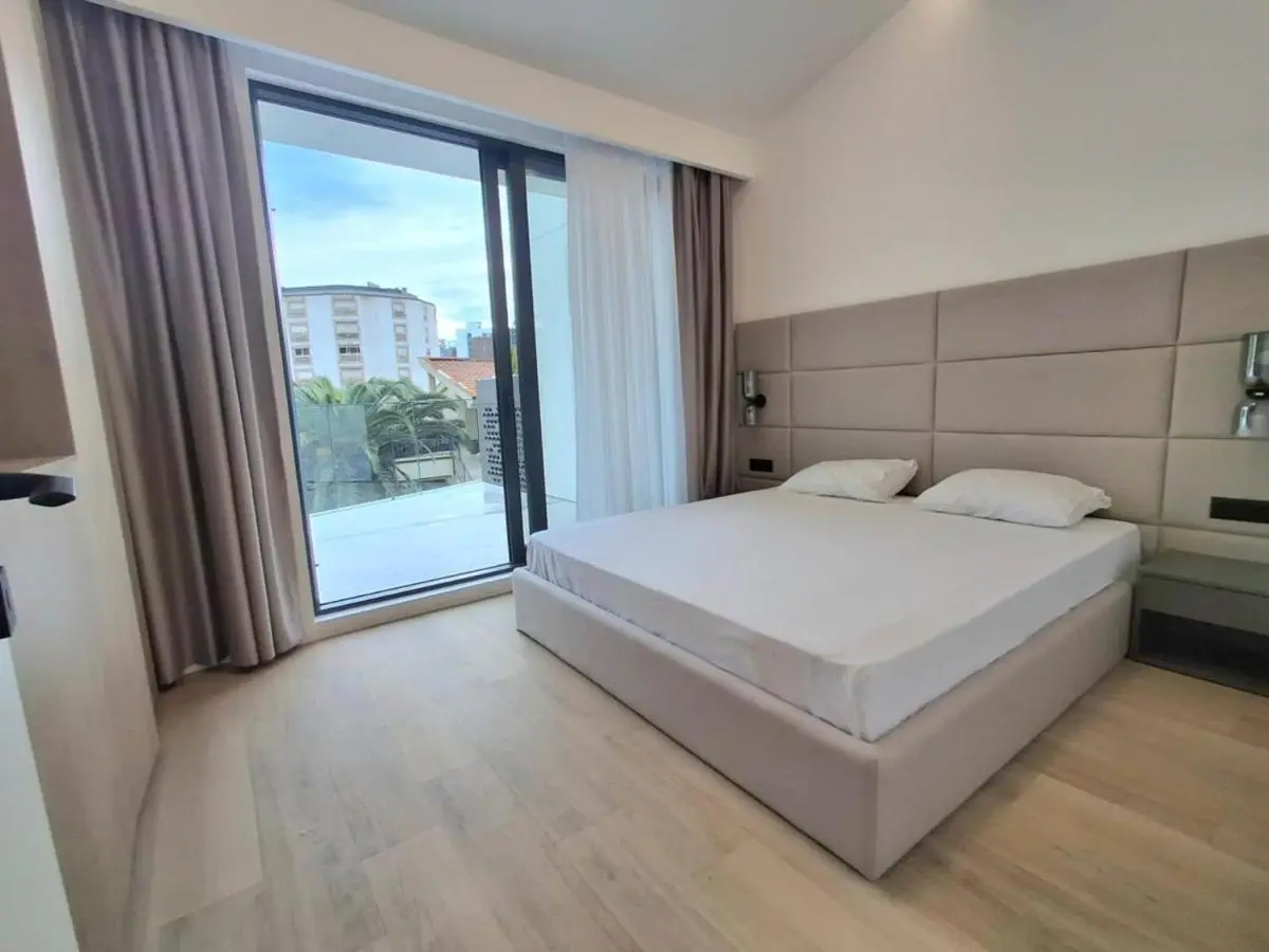 Image 1 of Onia Luxury Escape