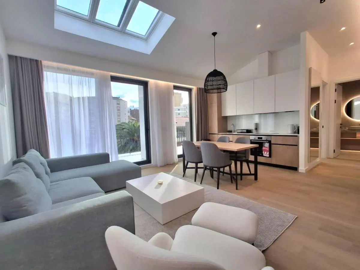 Image 4 of Onia Luxury Escape