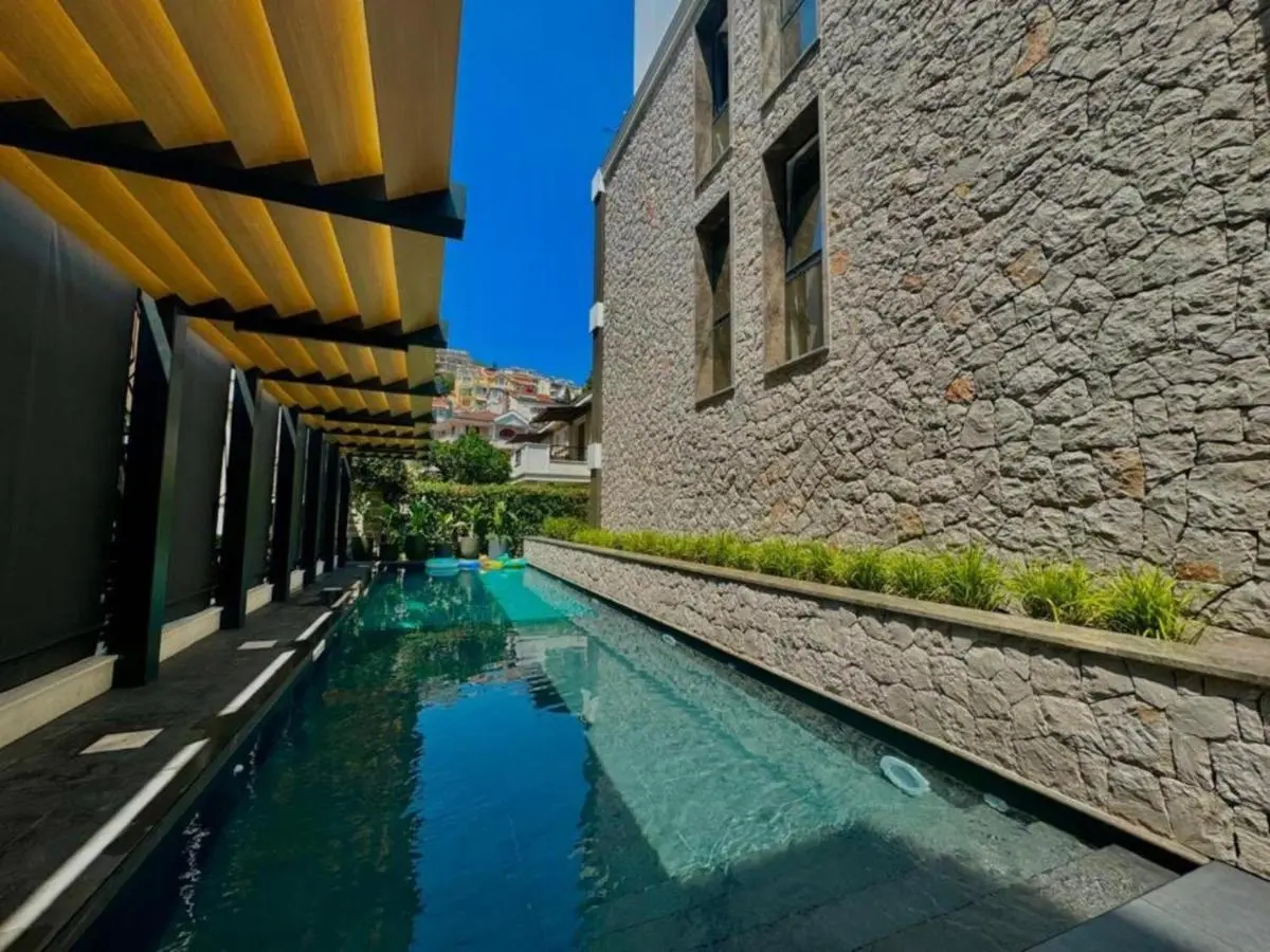 Image 2 of Onia Luxury Escape