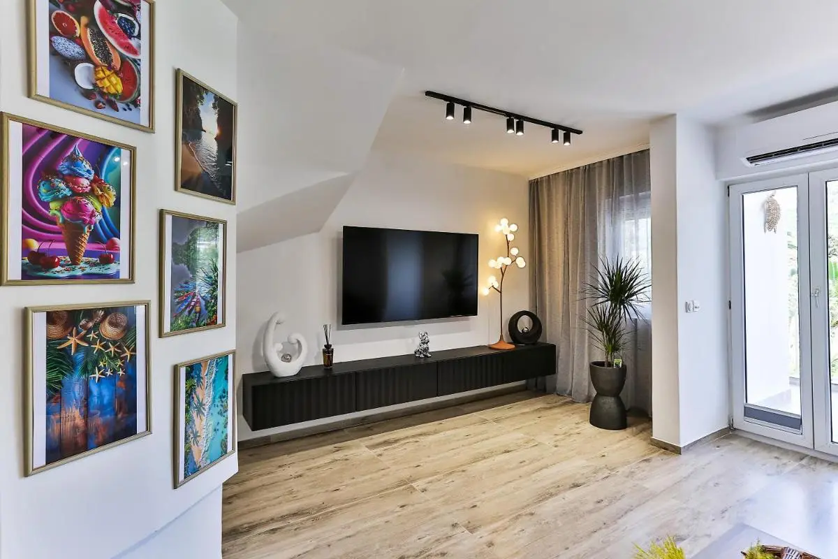 Image 3 of Palm Park Budva