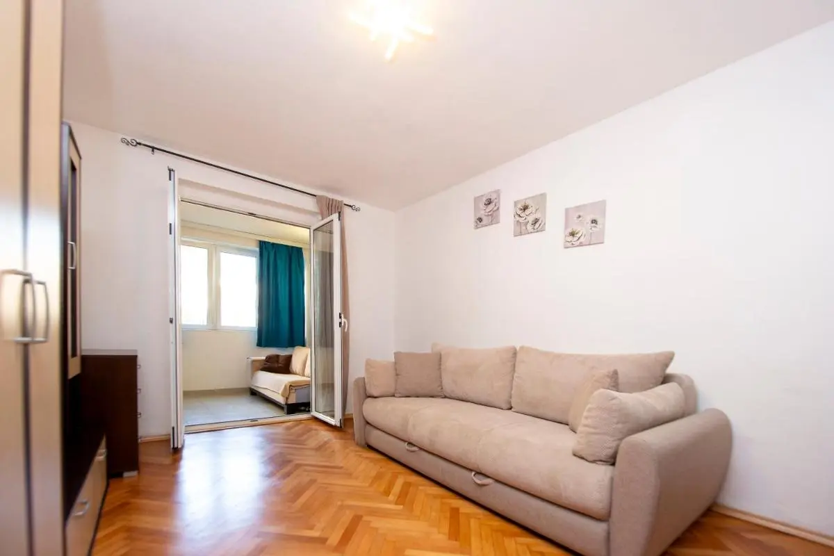 Image 3 of Palm street apartment near Dukley beach