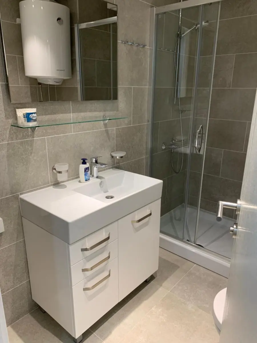 Image 2 of Panoramic sea view 3-bedroom apartment 50 m from the sea