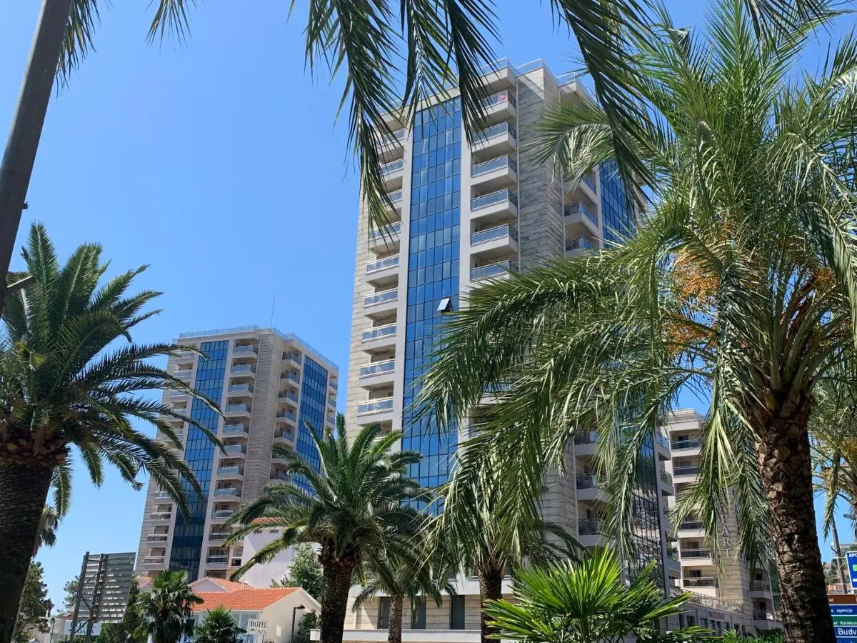 Image 5 of Panoramic sea view 3-bedroom apartment 50 m from the sea