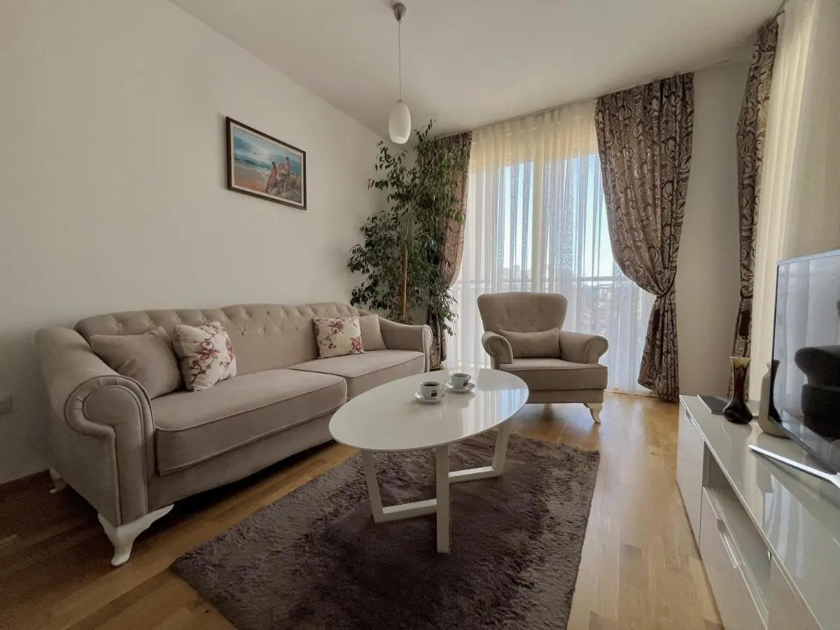 Image 4 of Plaza Apartment