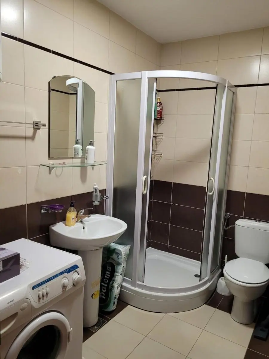 Image 4 of Spacious 2BR 2BA Apartment Near Beach and Mall