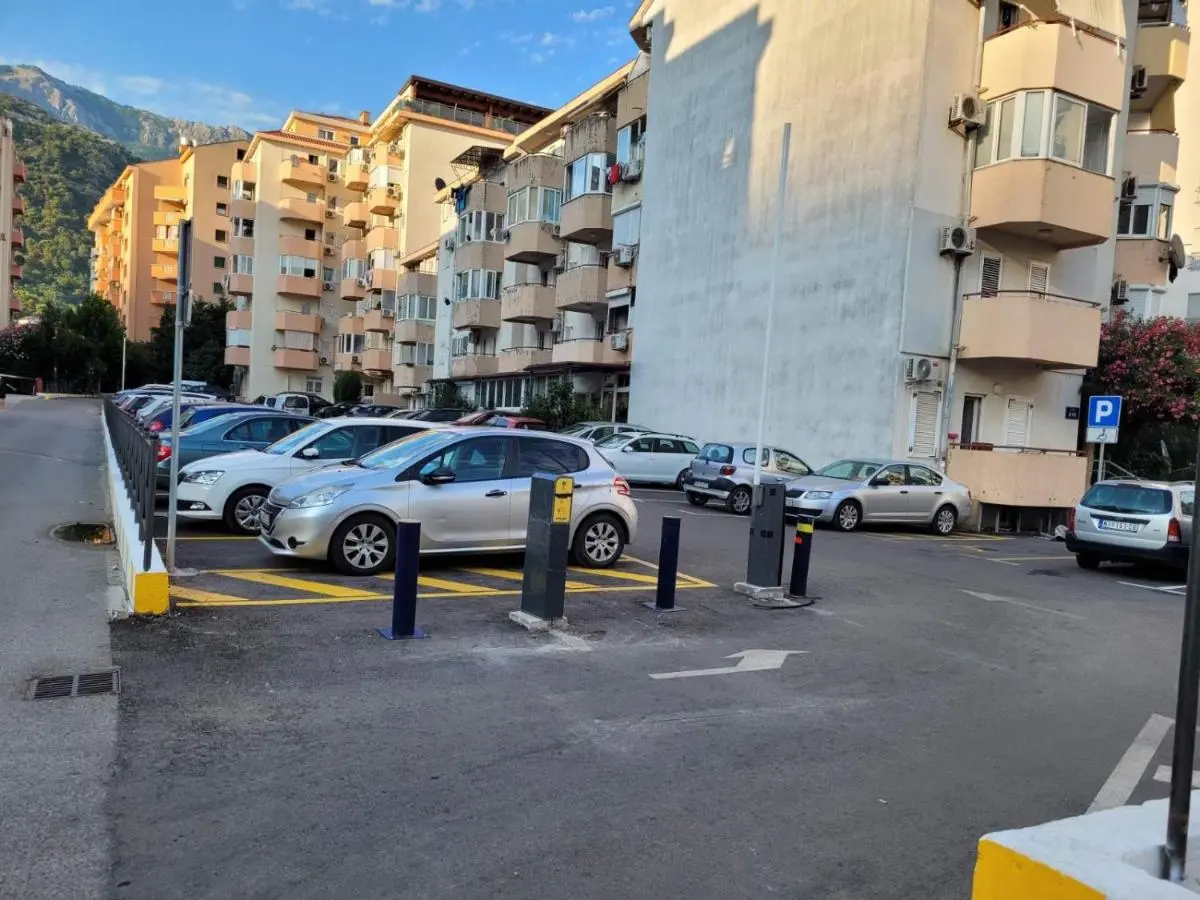 Image 5 of Spacious 2BR 2BA Apartment Near Beach and Mall