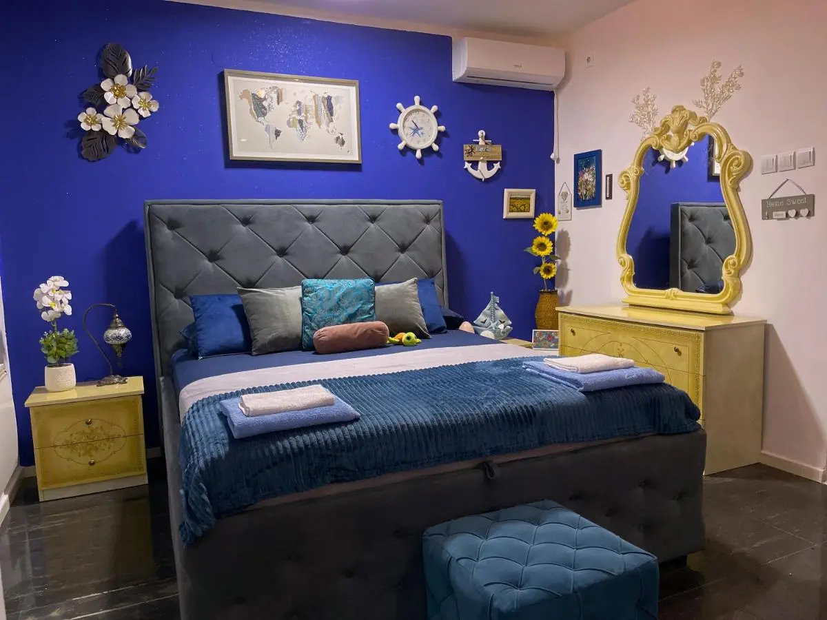 Image 1 of Studio Antonio