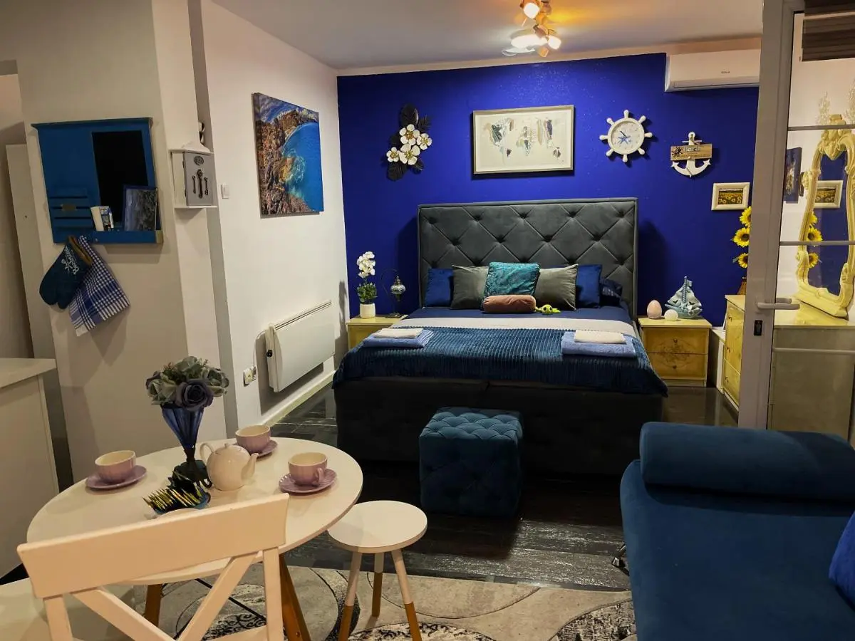 Image 4 of Studio Antonio